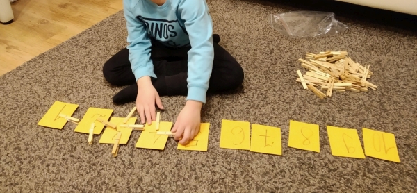 Csipeszes-számolós