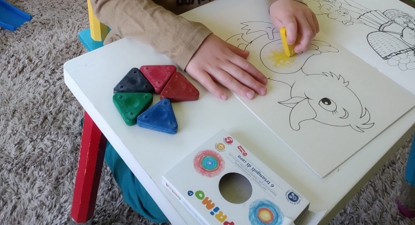 Festés háromszög alakú krétával